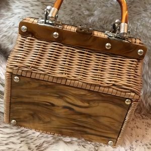 Straw stiff body handbag